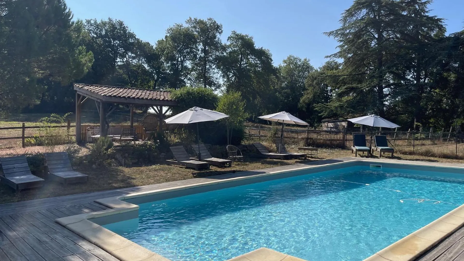 Hameau Du Hour - Chambre D'Hotes Et Gites Beraut